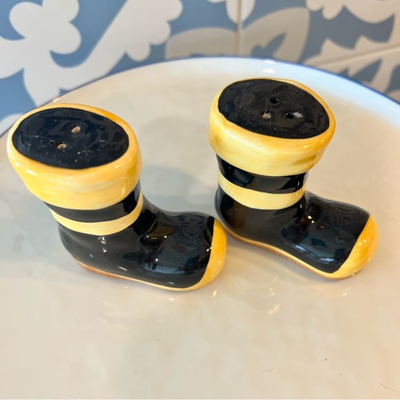 Bumble bee rain boots - Picture 3 of 4